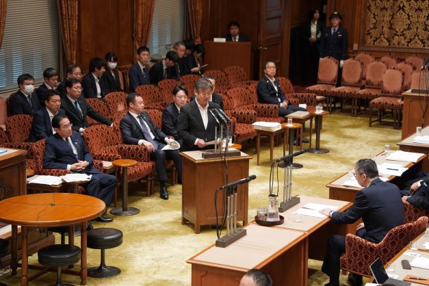 政治改革特別委で答弁。日本版DBS質問、委員会採決