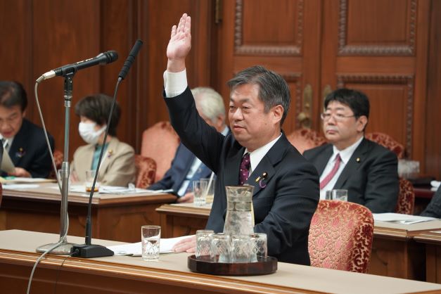 決算委員会。特殊詐欺、労働市場改革について質問