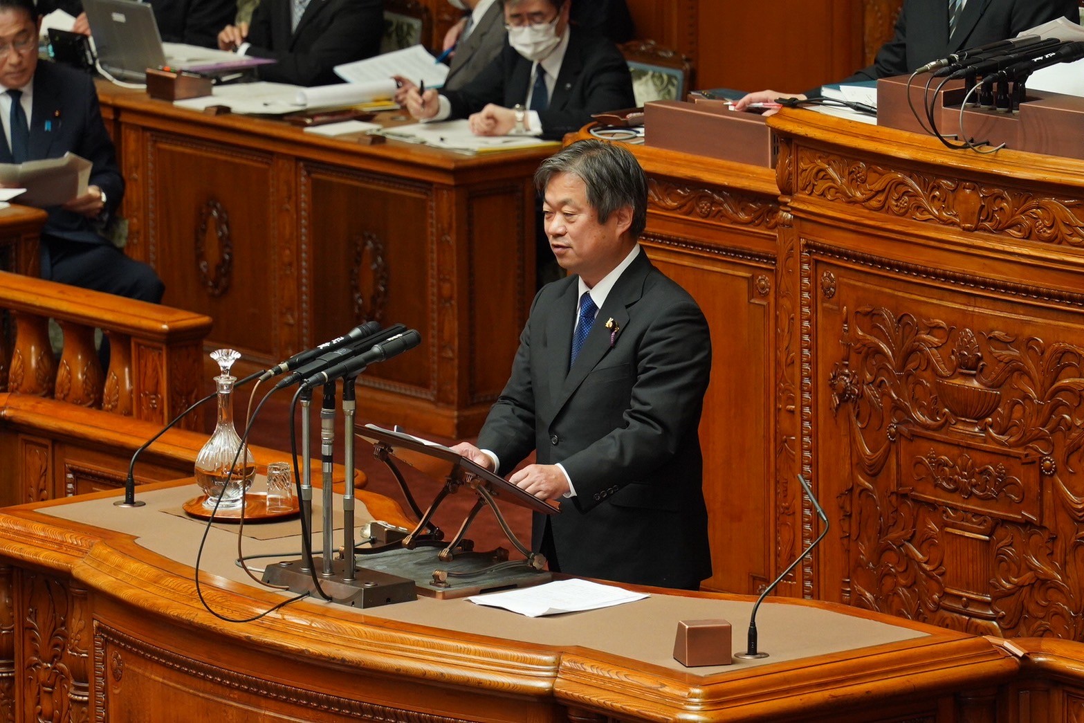 子ども子育て支援法等改正案で本会議登壇