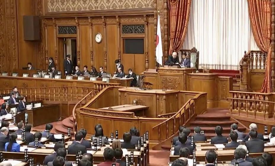 第216回臨時国会召集。衆議院で初の単独法案提出