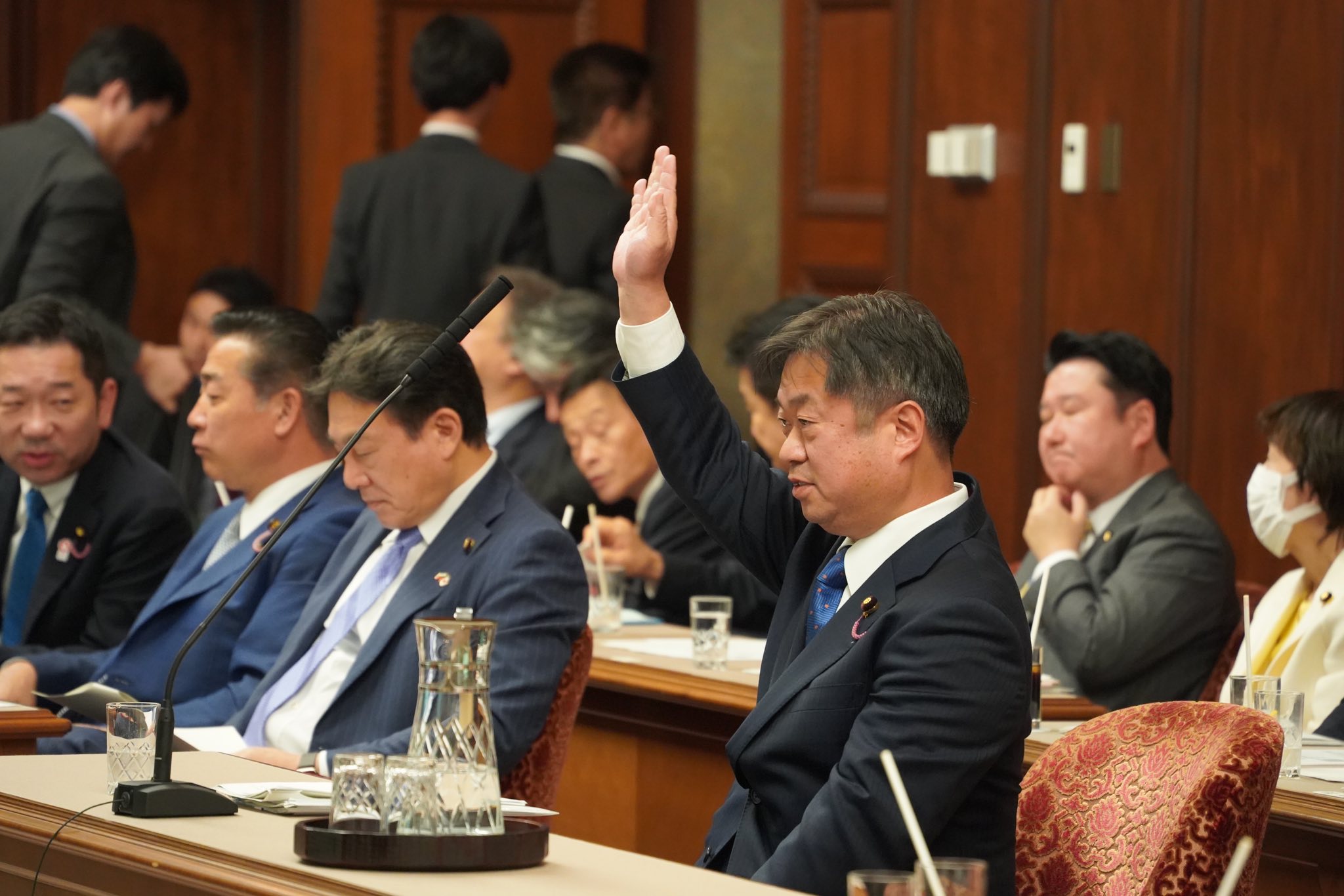 決算委員会。省庁別審査（財務・経産・金融）質問