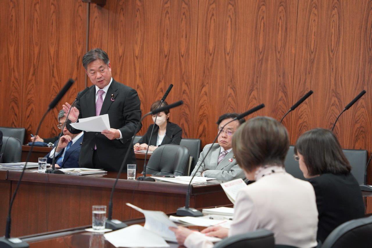 内閣委員会。児童福祉法改正案