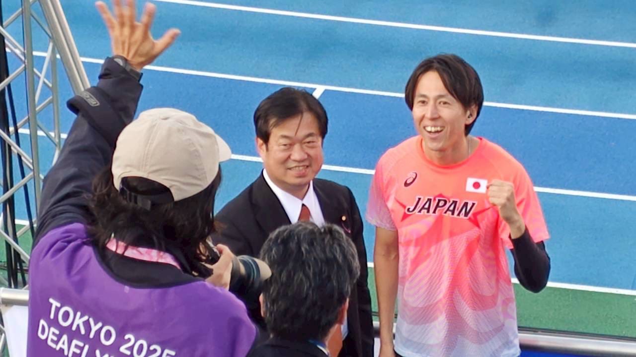 デフリンピックで長内選手を応援