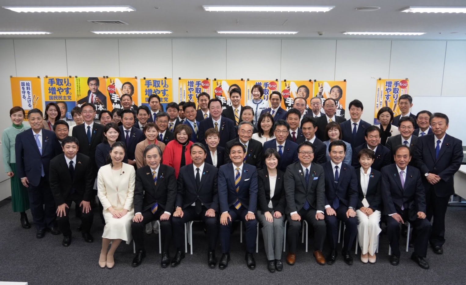特別国会召集。会期は150日間7月17日まで