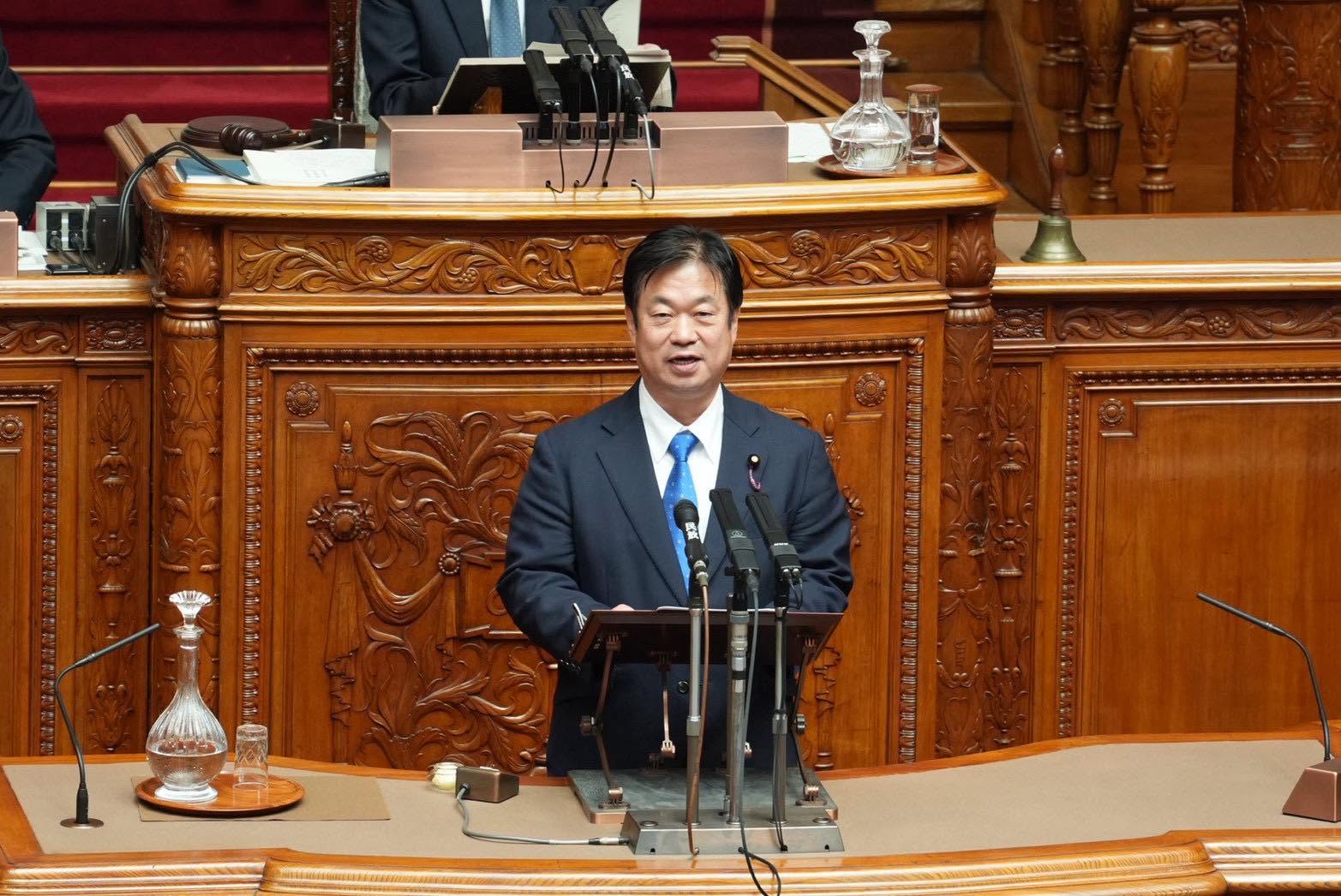 参議院本会議で代表質問